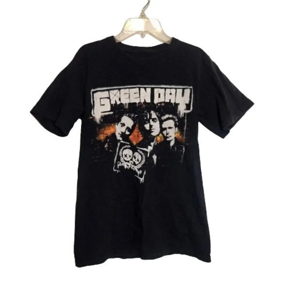 Vintage Y2K Green Day 2010 Tour T-Shirt Car Fire Back Band Members Front Small - Picture 1 of 5